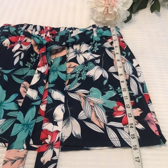 NWT St. John’s Bay Tropical Floral Skort - Picture 12 of 12